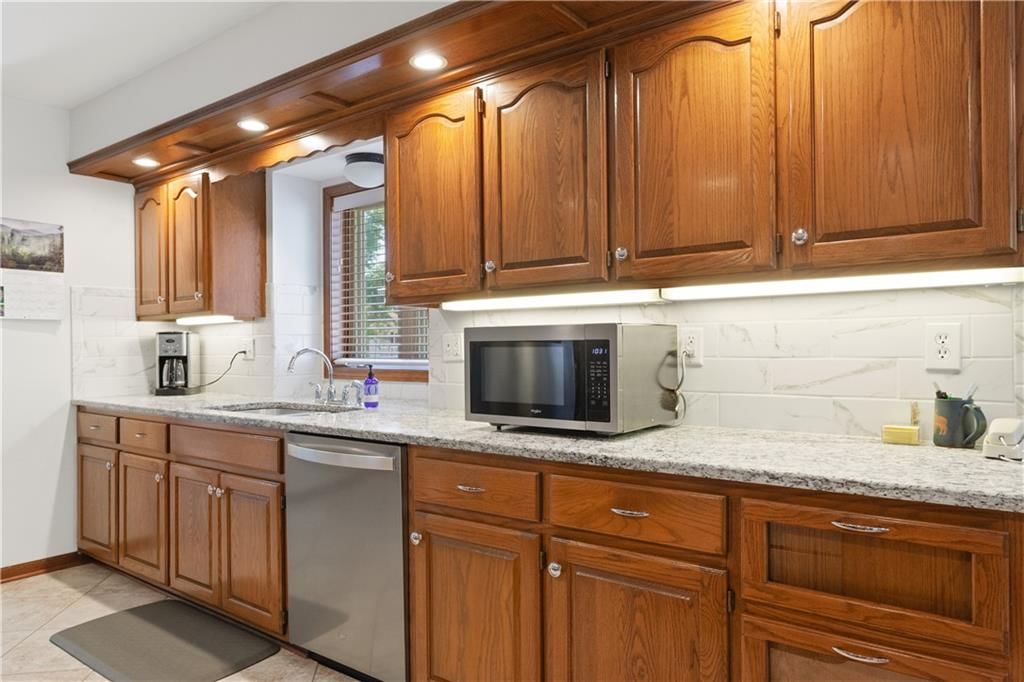Photo 20 of 35 - 1632 NE Westwind Drive