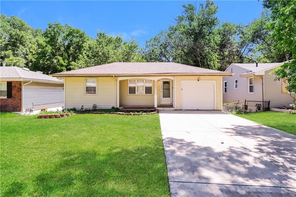 5205 N Richmond Avenue, Kansas City, MO