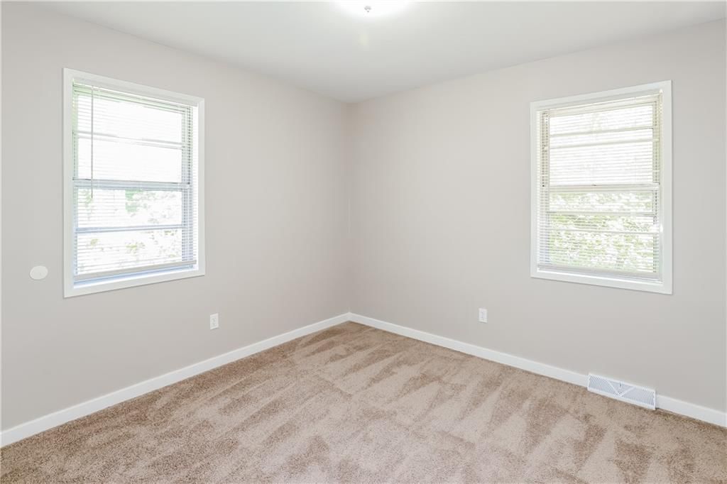 5205 N Richmond Avenue — photo 14