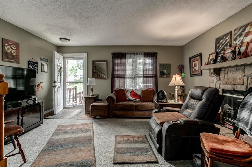 Photo 8 of 19 - 314 N Normandy Street