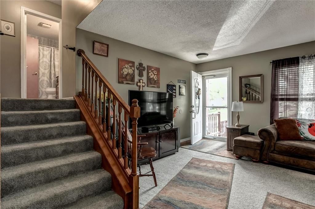 Photo 9 of 19 - 314 N Normandy Street