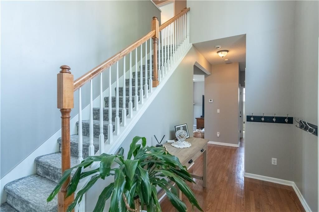 Photo 5 of 28 - 7911 N POPLAR Court