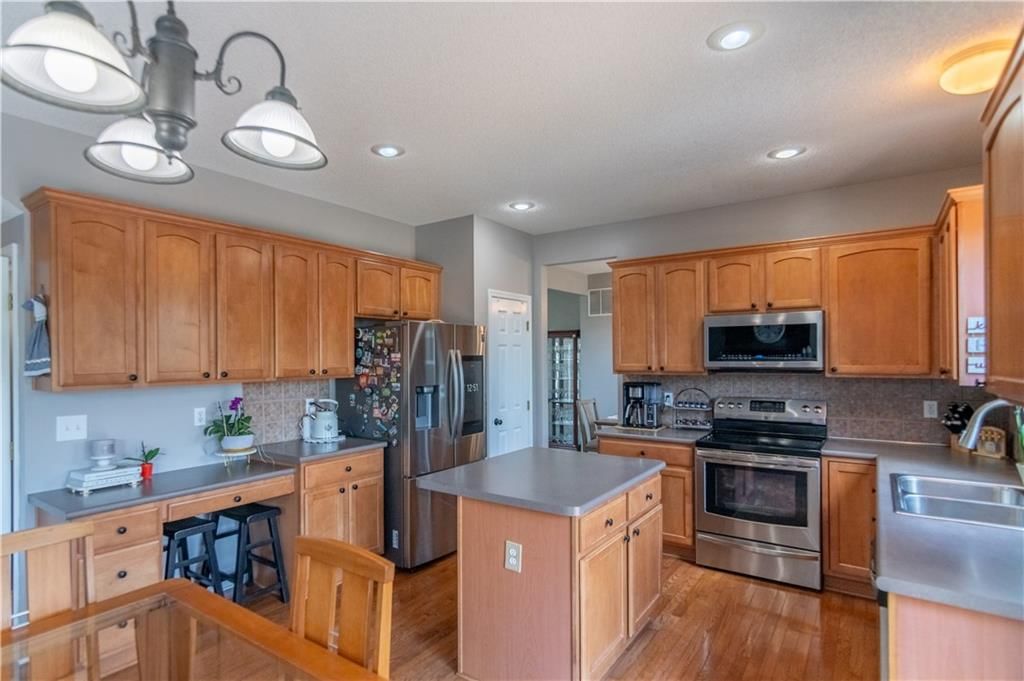 Photo 8 of 28 - 7911 N POPLAR Court