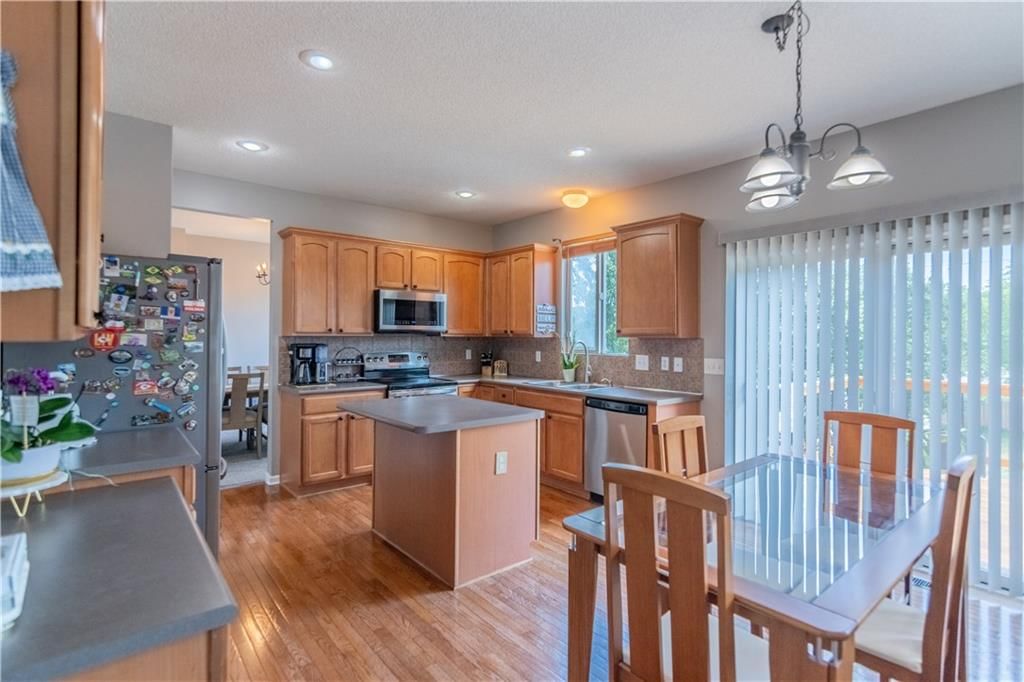 Photo 9 of 28 - 7911 N POPLAR Court