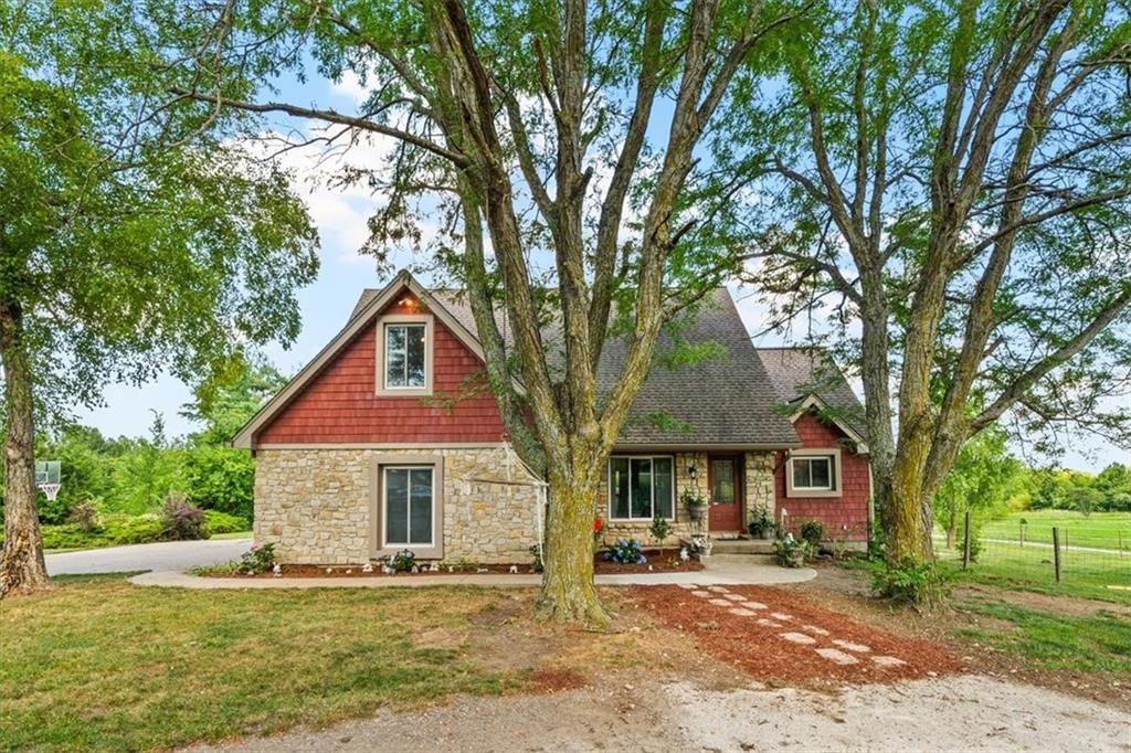 26001 S Stark Road, Peculiar, MO
