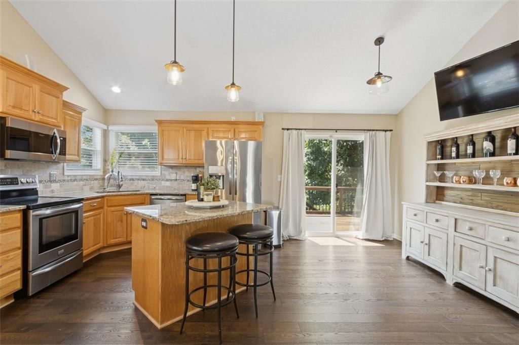 Photo 8 of 27 - 16133 W 157th Street