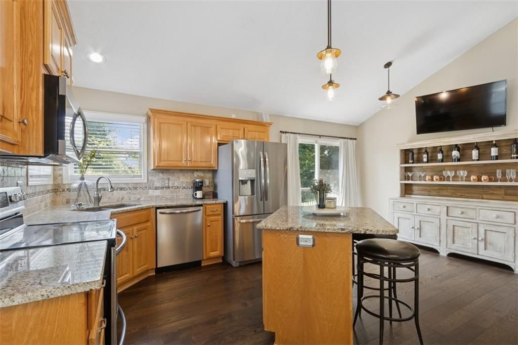 Photo 9 of 27 - 16133 W 157th Street