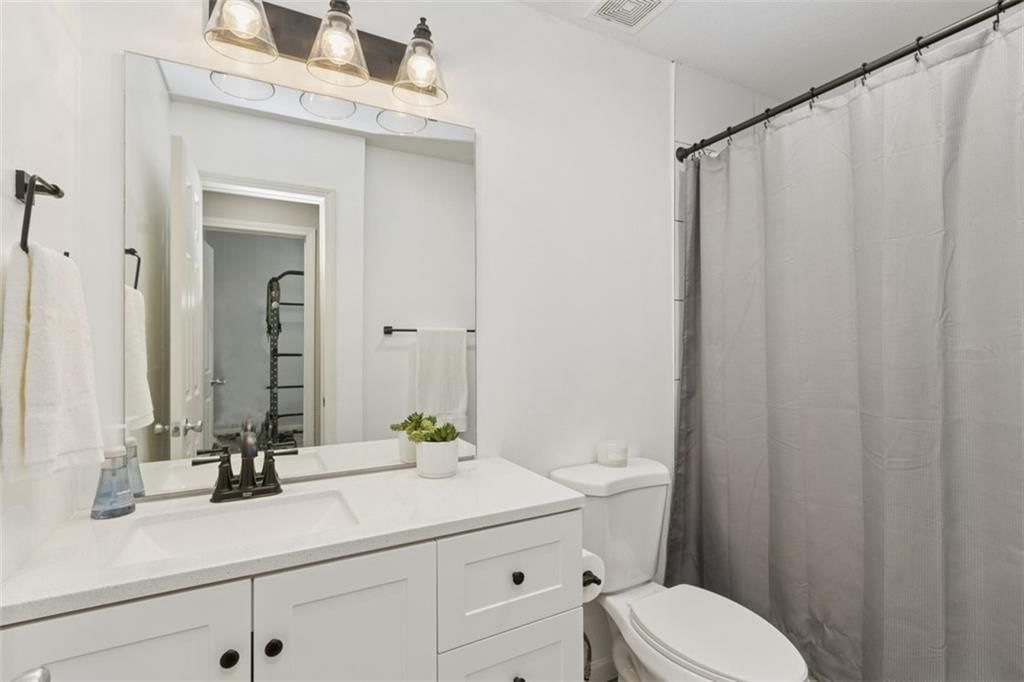 Photo 18 of 27 - 16133 W 157th Street
