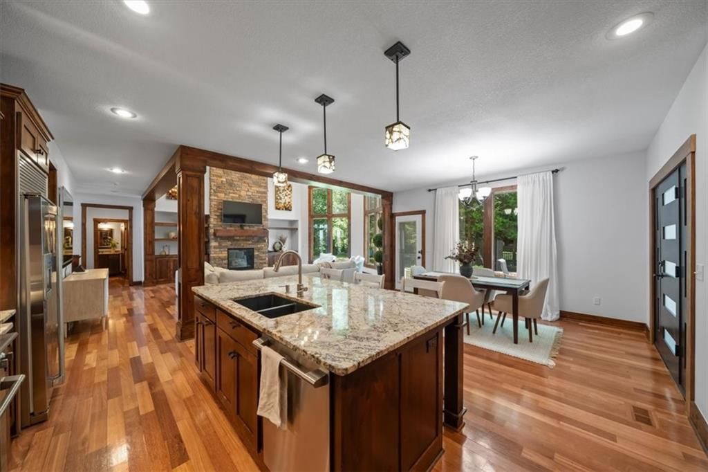 Photo 11 of 43 - 6822 Woodstock Court
