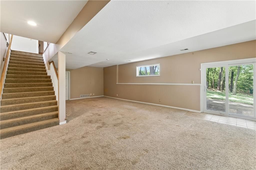 Photo 18 of 22 - 15035 W 128th Street
