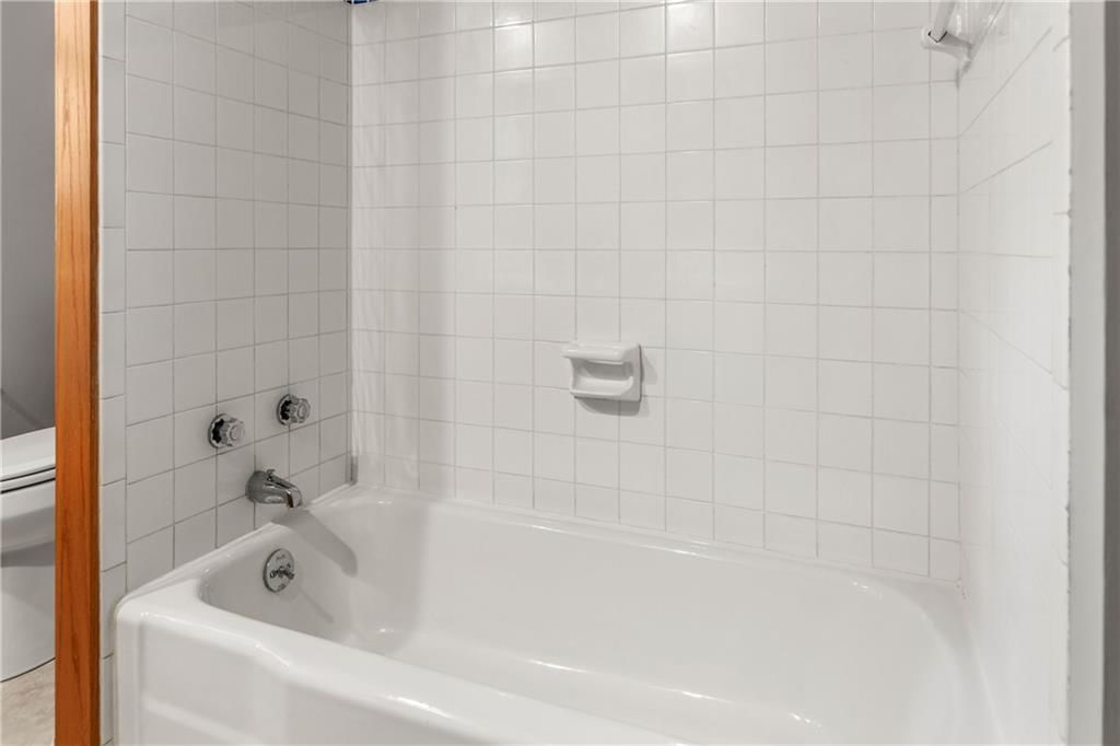 Photo 24 of 32 - 9707 W 92nd Terrace