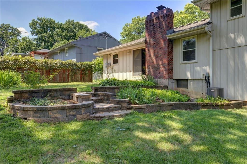 Photo 31 of 32 - 9707 W 92nd Terrace