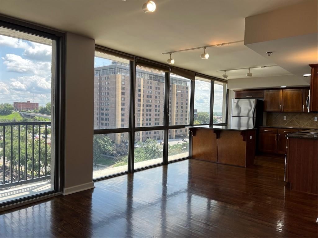 600 E ADMIRAL Boulevard — photo 5