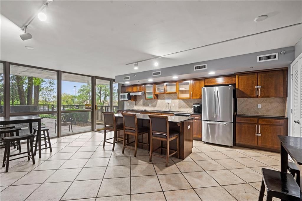 600 E ADMIRAL Boulevard — photo 15
