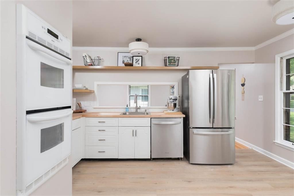 Photo 6 of 50 - 4714 NE Chouteau Drive