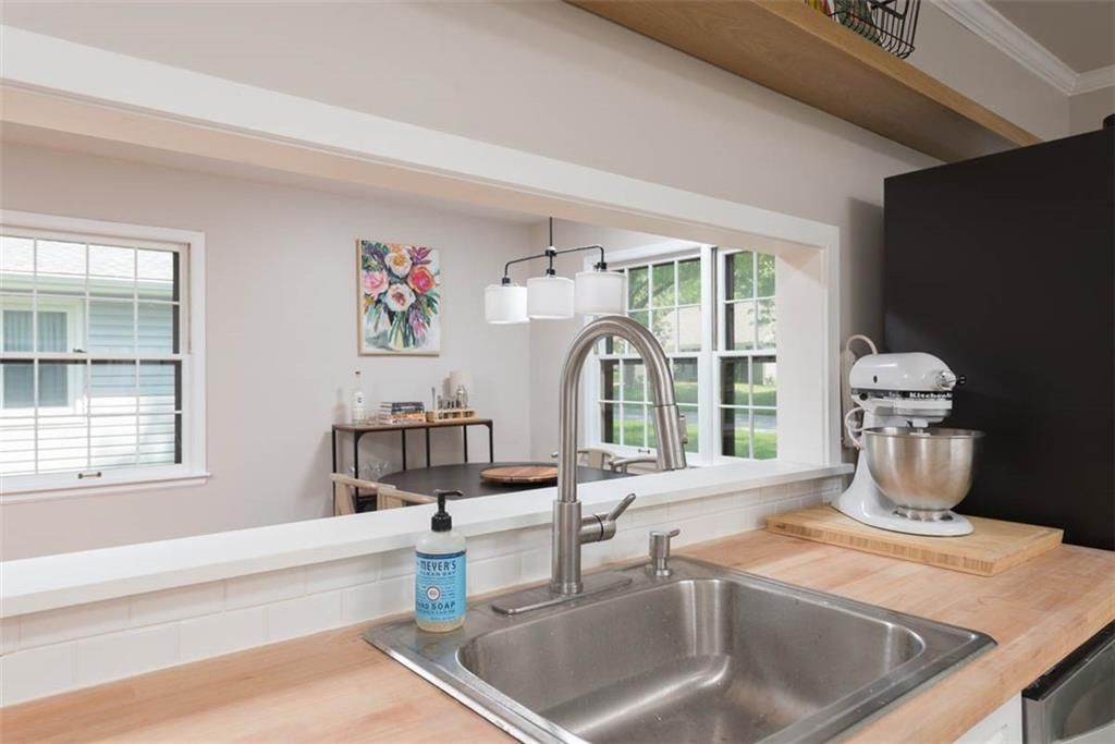 Photo 9 of 50 - 4714 NE Chouteau Drive