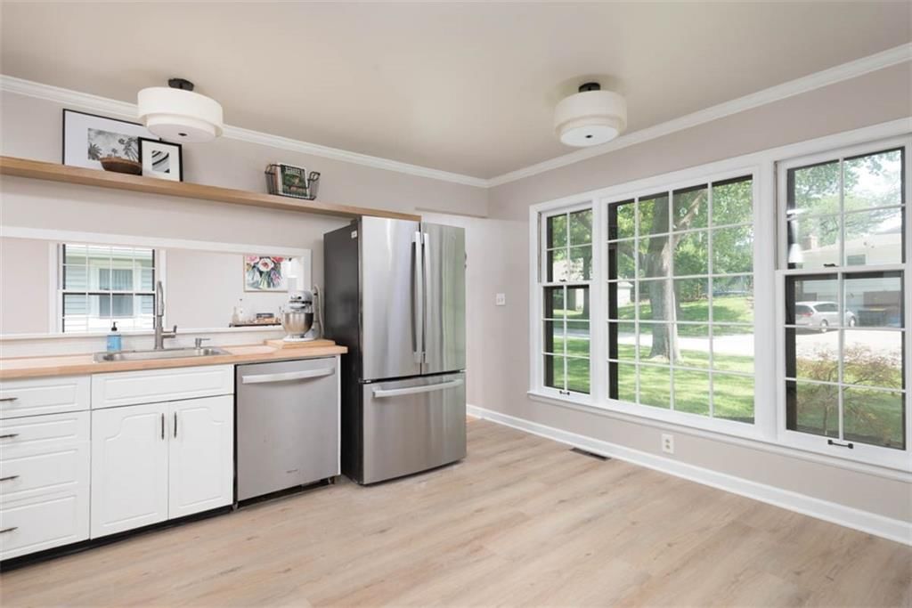 Photo 10 of 50 - 4714 NE Chouteau Drive