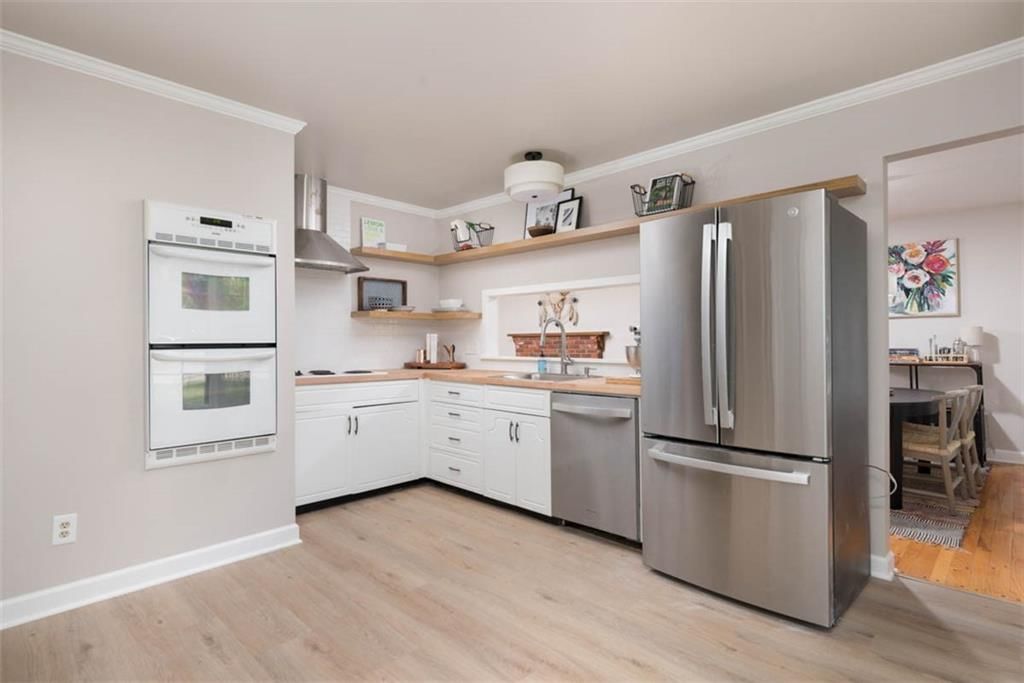 Photo 11 of 50 - 4714 NE Chouteau Drive