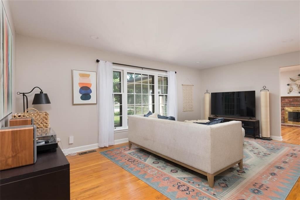 Photo 13 of 50 - 4714 NE Chouteau Drive