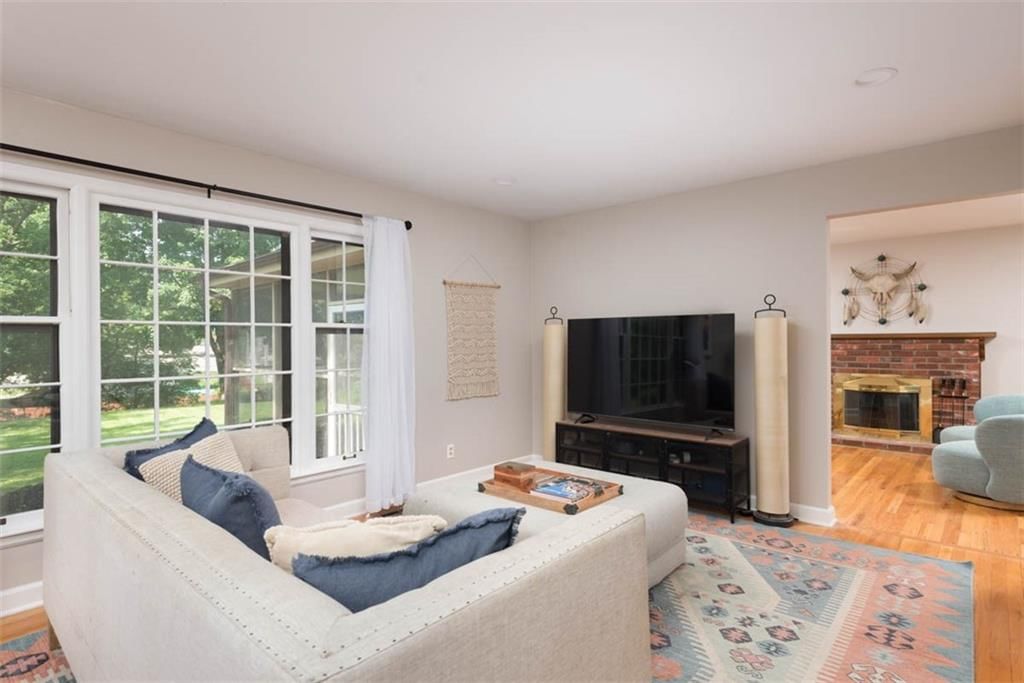 Photo 14 of 50 - 4714 NE Chouteau Drive