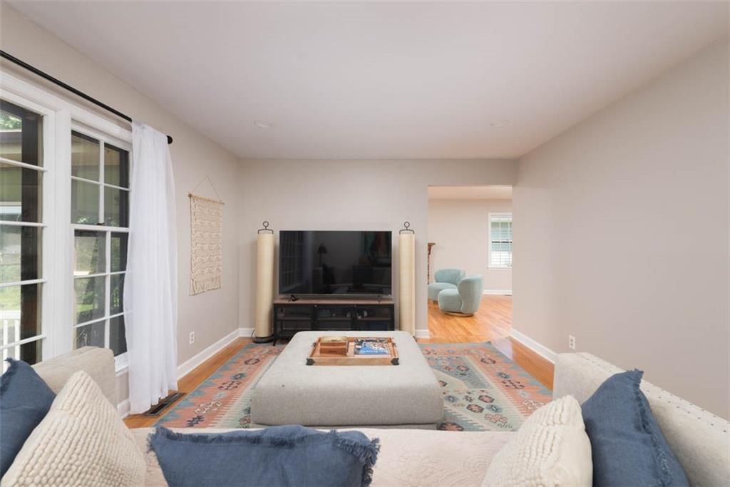Photo 15 of 50 - 4714 NE Chouteau Drive