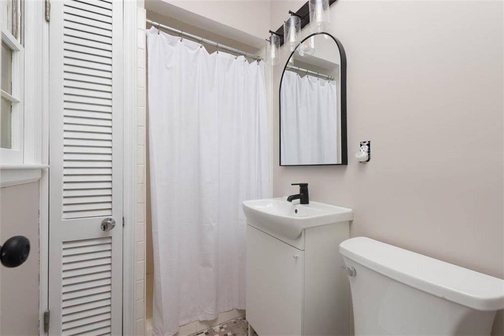 Photo 27 of 50 - 4714 NE Chouteau Drive