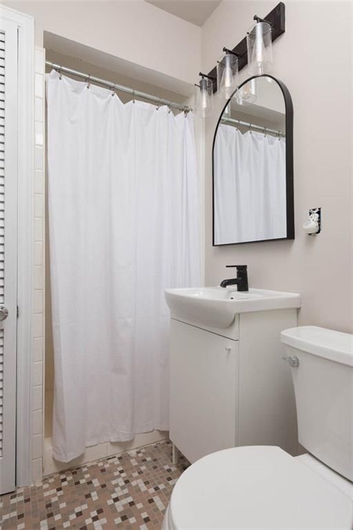 Photo 28 of 50 - 4714 NE Chouteau Drive