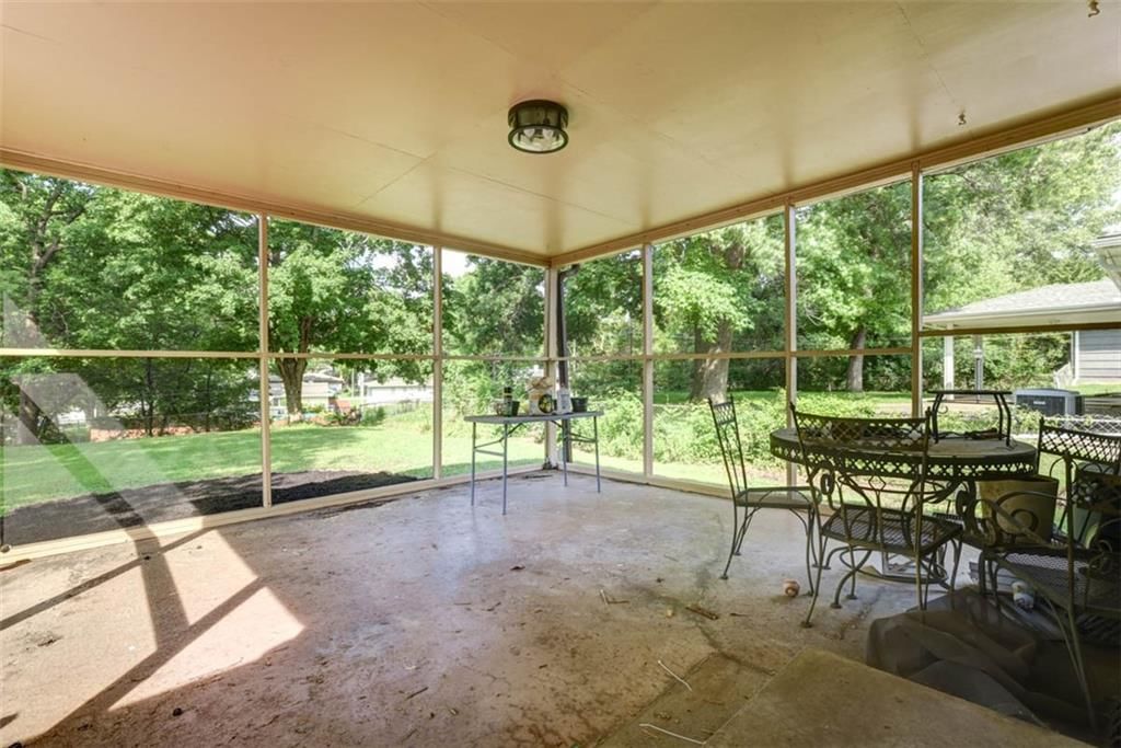 Photo 36 of 50 - 4714 NE Chouteau Drive