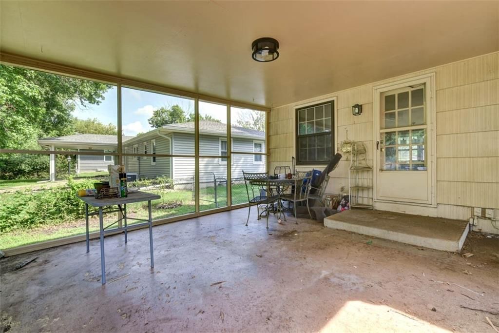 Photo 37 of 50 - 4714 NE Chouteau Drive