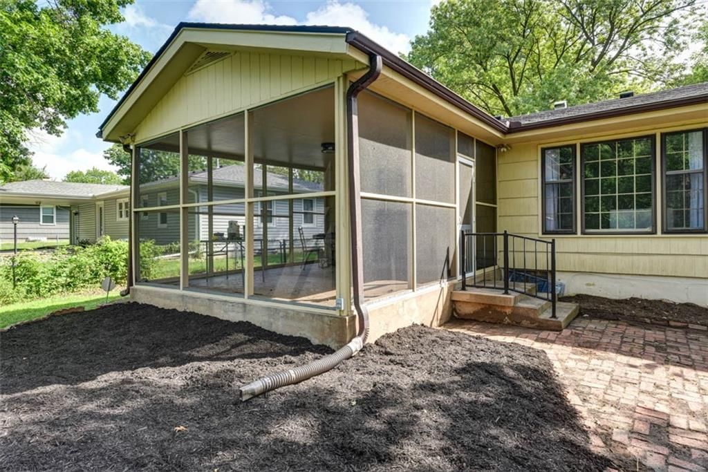 Photo 39 of 50 - 4714 NE Chouteau Drive