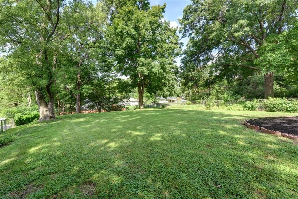Photo 43 of 50 - 4714 NE Chouteau Drive