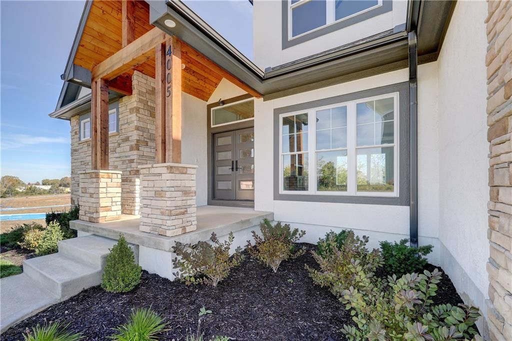 4005 NE Apple Grove Drive — photo 2