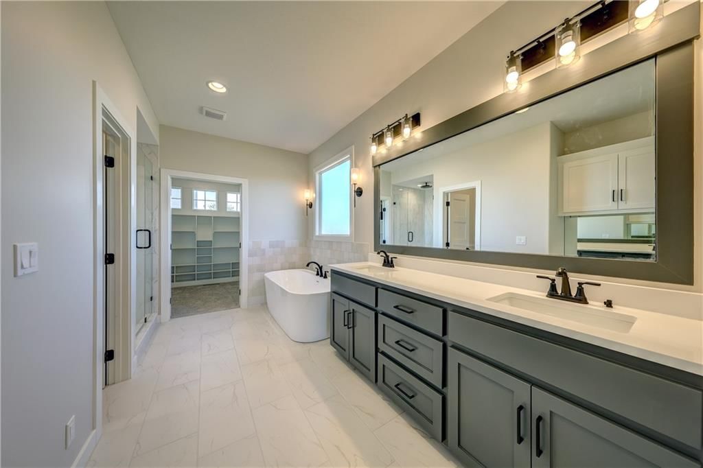 4005 NE Apple Grove Drive — photo 24