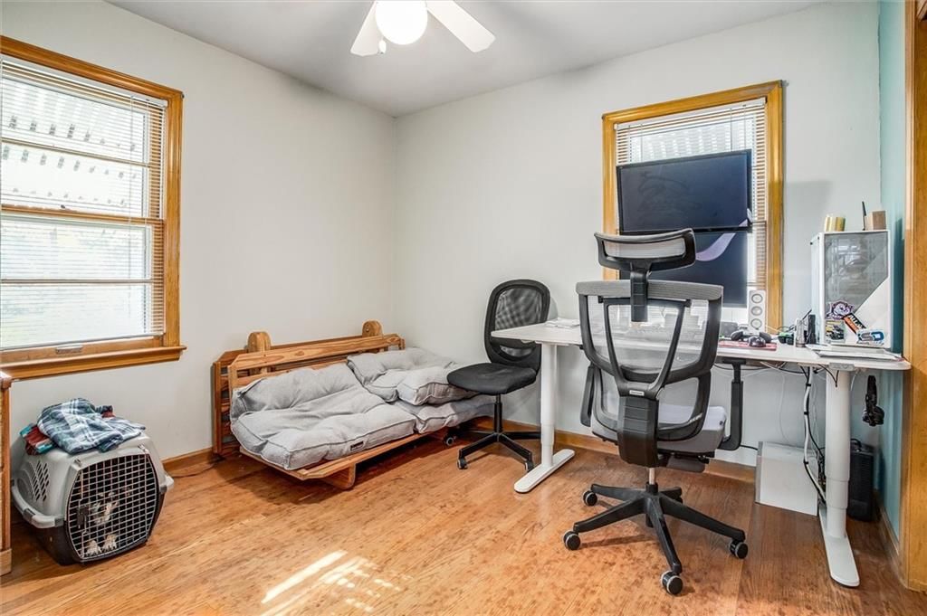 Photo 7 of 28 - 3021 Appleton Avenue