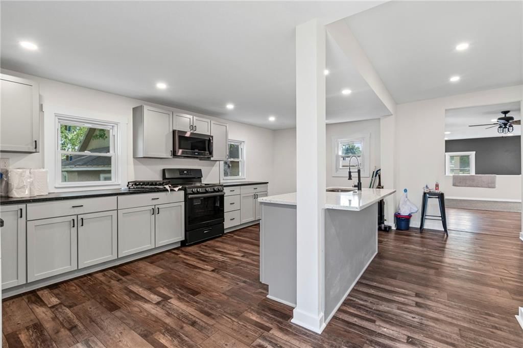 2118 South Street — photo 11
