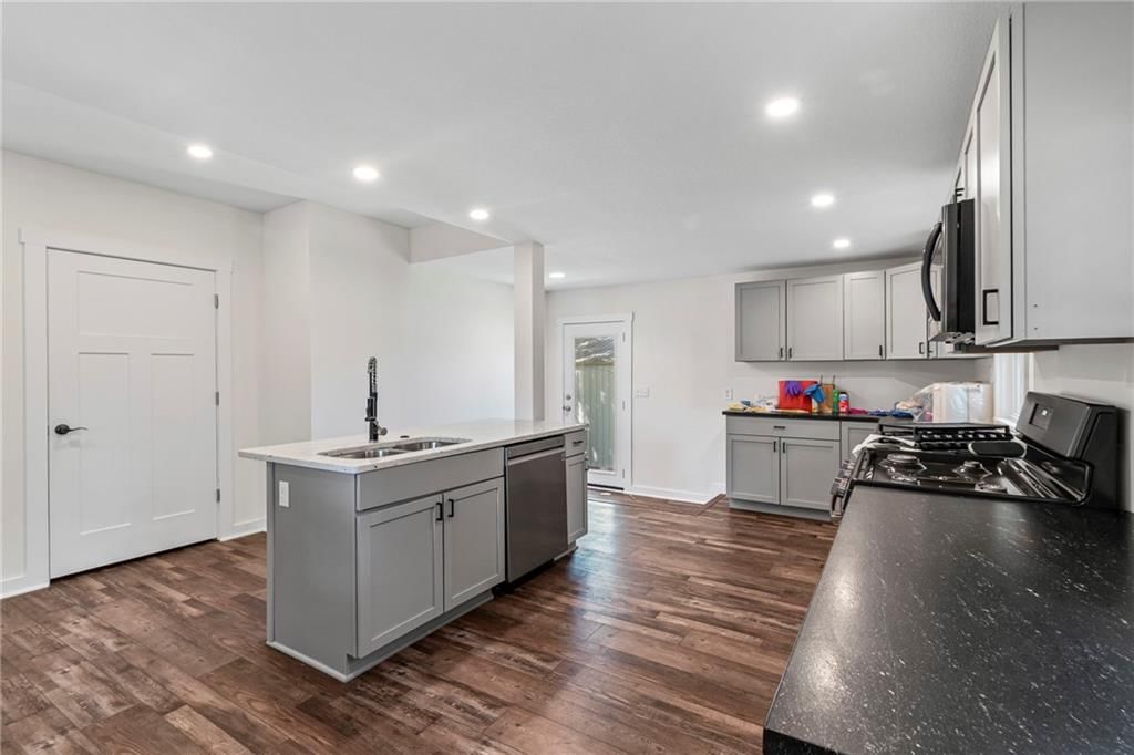 2118 South Street — photo 12