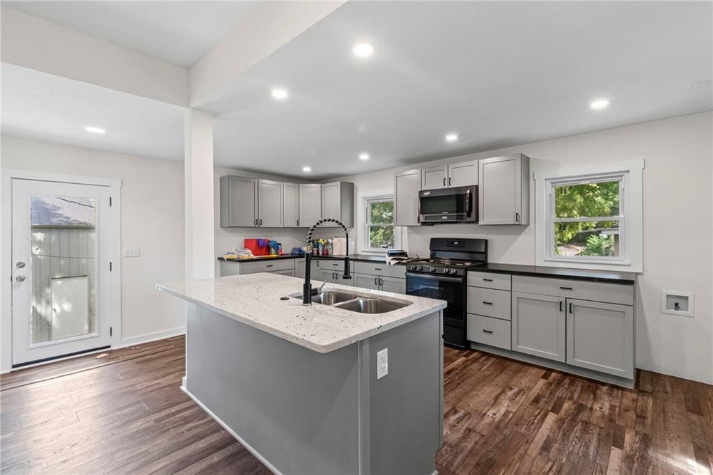 2118 South Street — photo 13