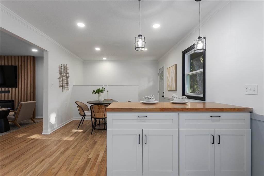 Photo 12 of 42 - 7916 Madison Street
