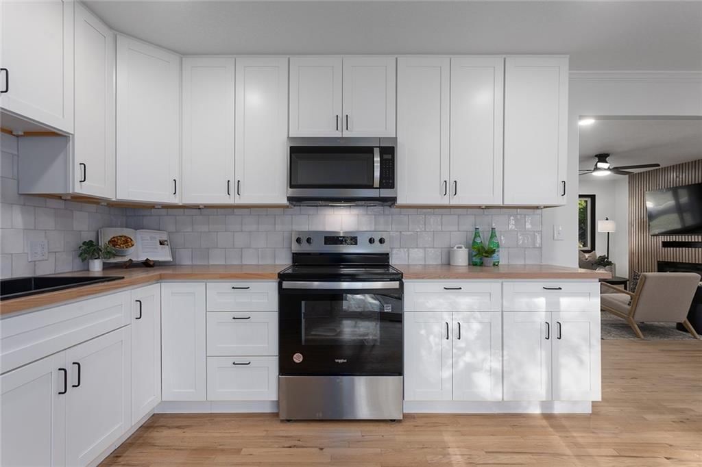 Photo 13 of 42 - 7916 Madison Street