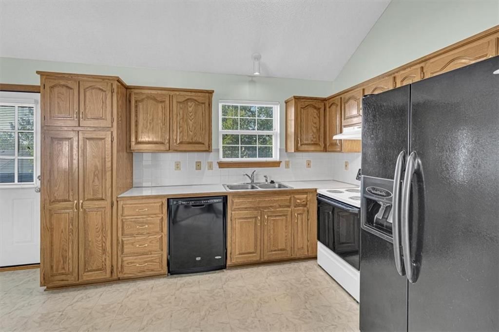 Photo 8 of 30 - 21213 W 51st Terrace