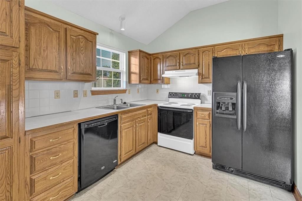 Photo 9 of 30 - 21213 W 51st Terrace
