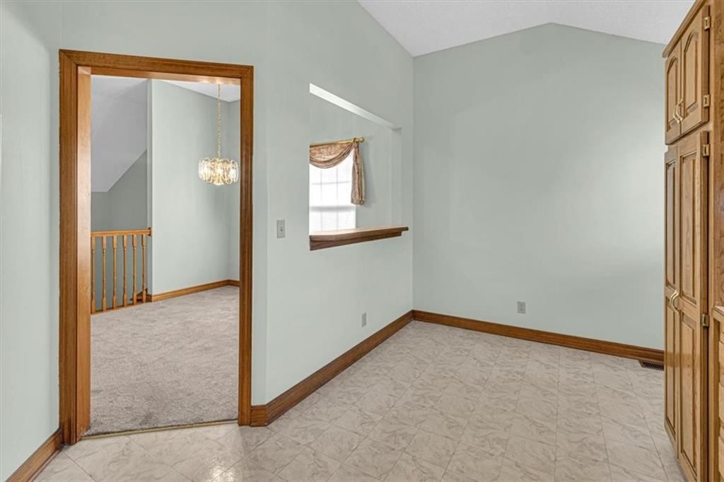 Photo 10 of 30 - 21213 W 51st Terrace