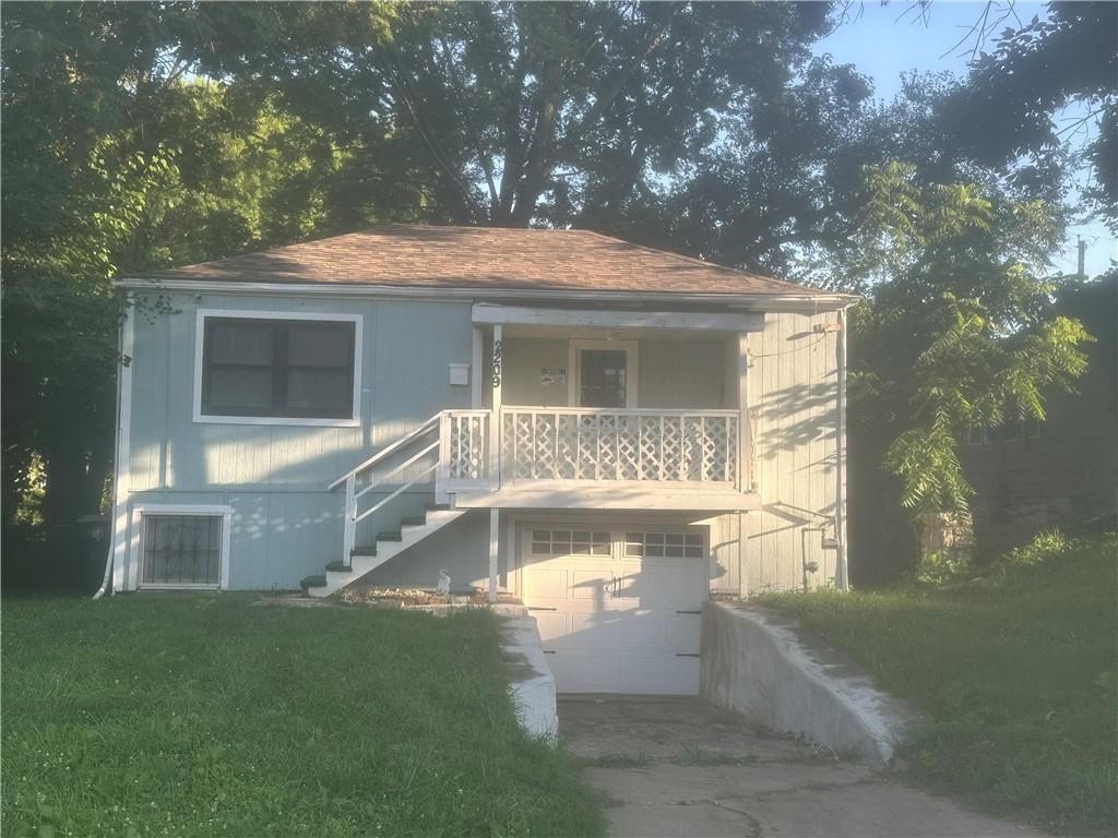 2209 E 72nd Street, Kansas City, MO