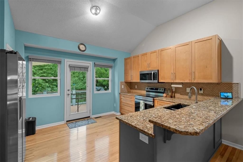 Photo 8 of 44 - 5918 W Richards Drive