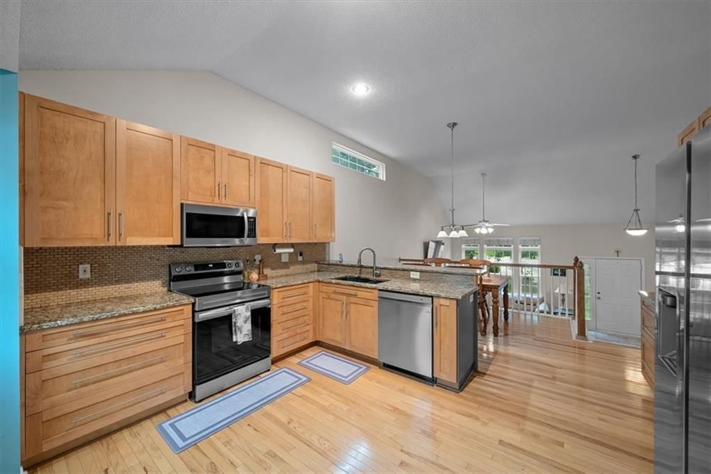 Photo 10 of 44 - 5918 W Richards Drive
