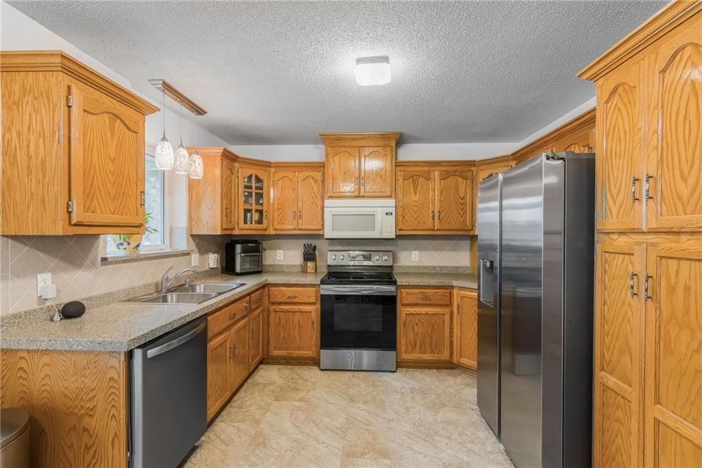 Photo 9 of 32 - 1317 Stonecrest Drive