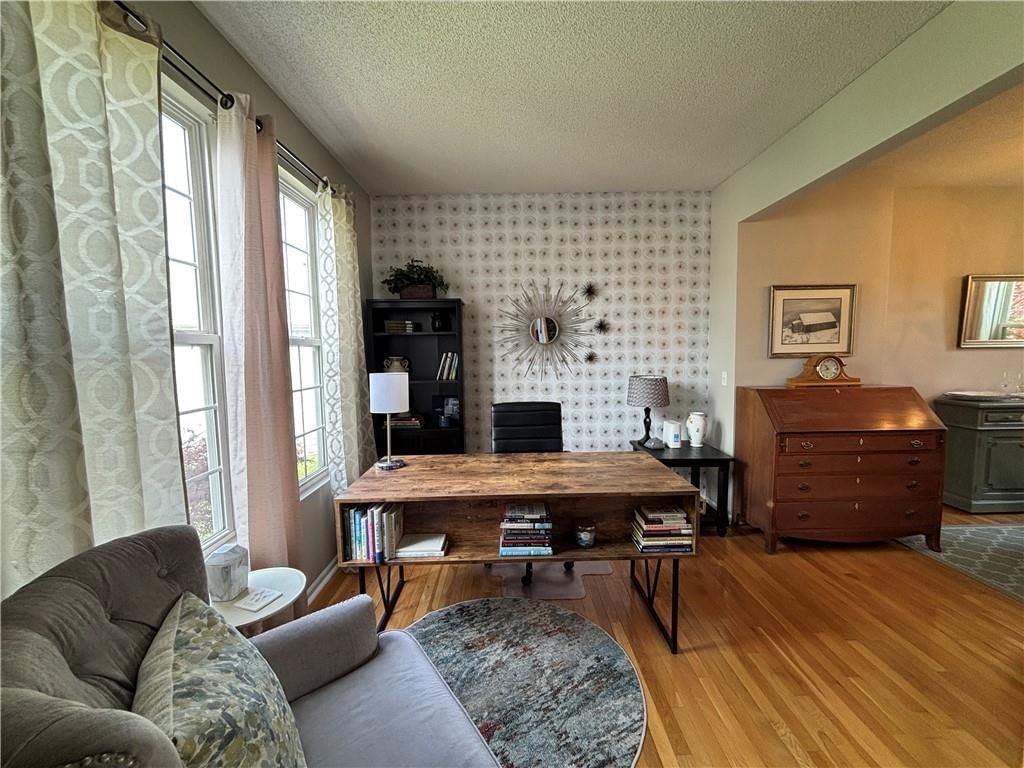 Photo 8 of 23 - 1840 W Fredrickson Circle