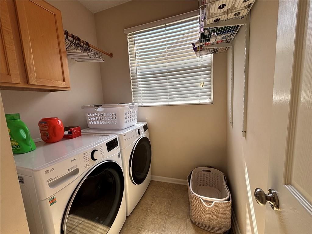 Photo 11 of 23 - 1840 W Fredrickson Circle