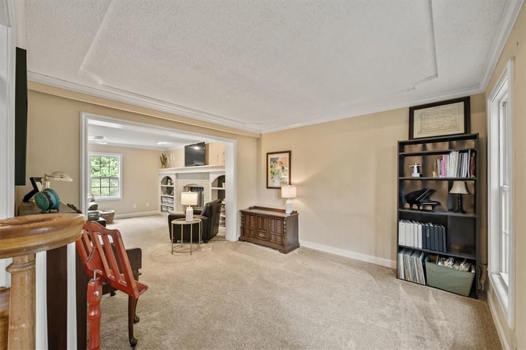 Photo 5 of 33 - 8648 Greenwood Lane