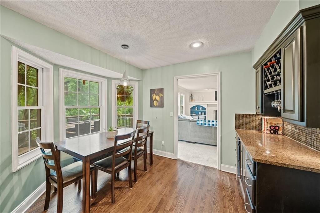 Photo 11 of 33 - 8648 Greenwood Lane